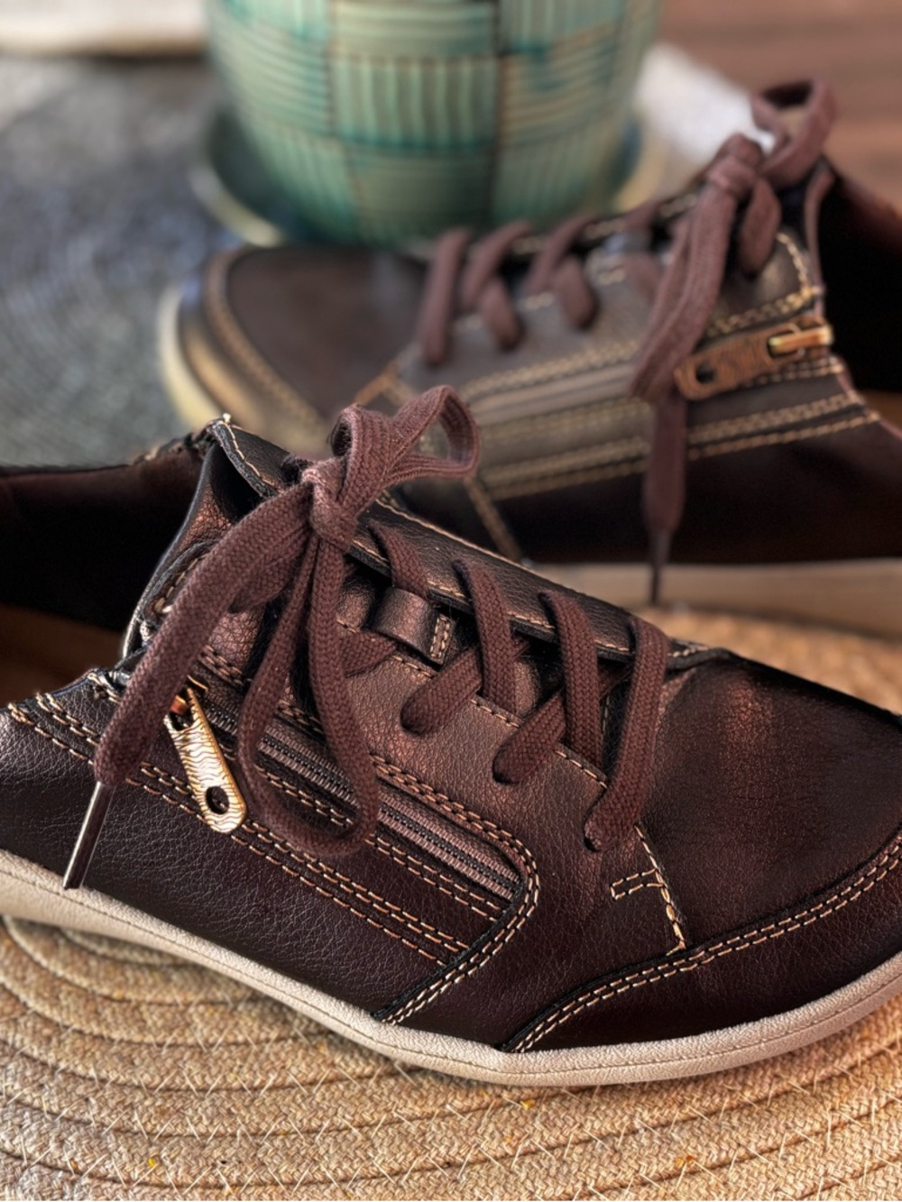 Clarks Women Collection Bryianna Bayla trainers in Bronze Metallic Leather - Picture 4 of 9